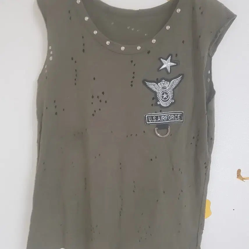 [BUNJANG] U.S. Air Force Patch Distressed Denim Tank Top / 카키색 U.S.AIRFORCE 패치 찢청 나시(55)