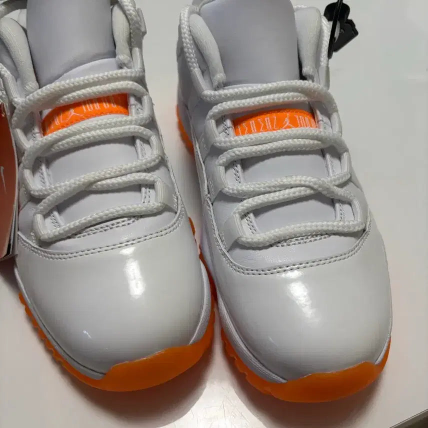 [BUNJANG] Nike Air Jordan 11 Retro Low Sneakers / 나이키 에어 조던 11 레트로 로우 (245mm)