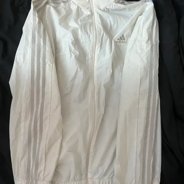 [BUNJANG] Adidas Cream Windbreaker / 아디다스 크림색 바람막이