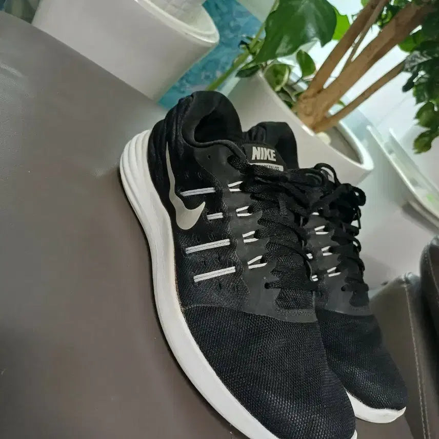 [BUNJANG] Nike Lunar Force 1 Black/White Sneakers / 나이키 루나 포스 1 검흰 운동화 280