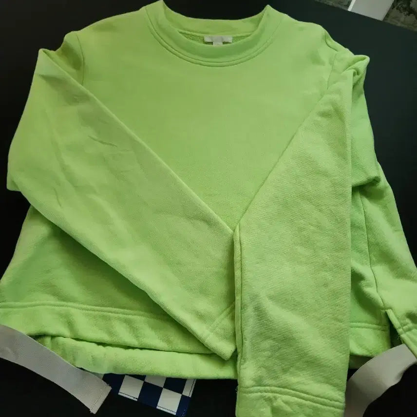 [BUNJANG] COS Crewneck Sweatshirt Lime Green / COS 맨투맨 라임 그린