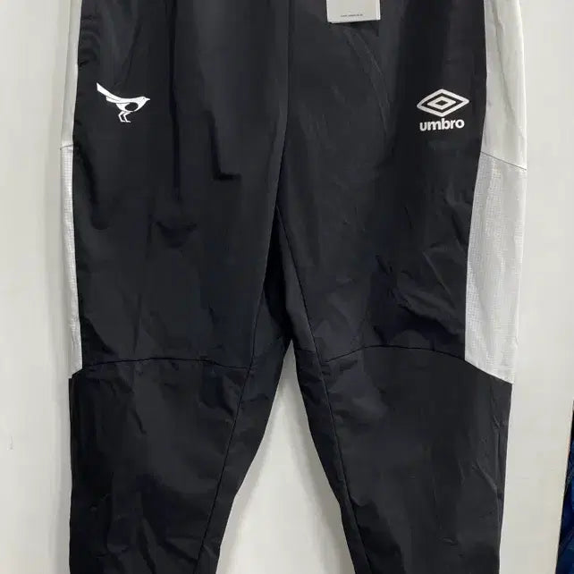 [BUNJANG] Umbro Seongnam FC Player Issued Woven Football Pants (L) / [L사이즈/새상품] 선수지급용 엄브로 성남 FC 우븐 축구 팬츠