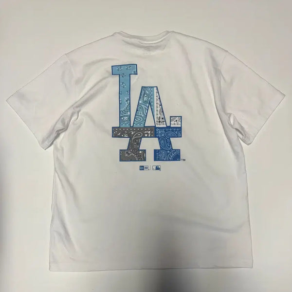 [BUNJANG] New Era LA Dodgers Bandana Logo T-Shirt White L / 뉴에라 24년도 LA다저스 반다나 로고 반팔티 L 화이트