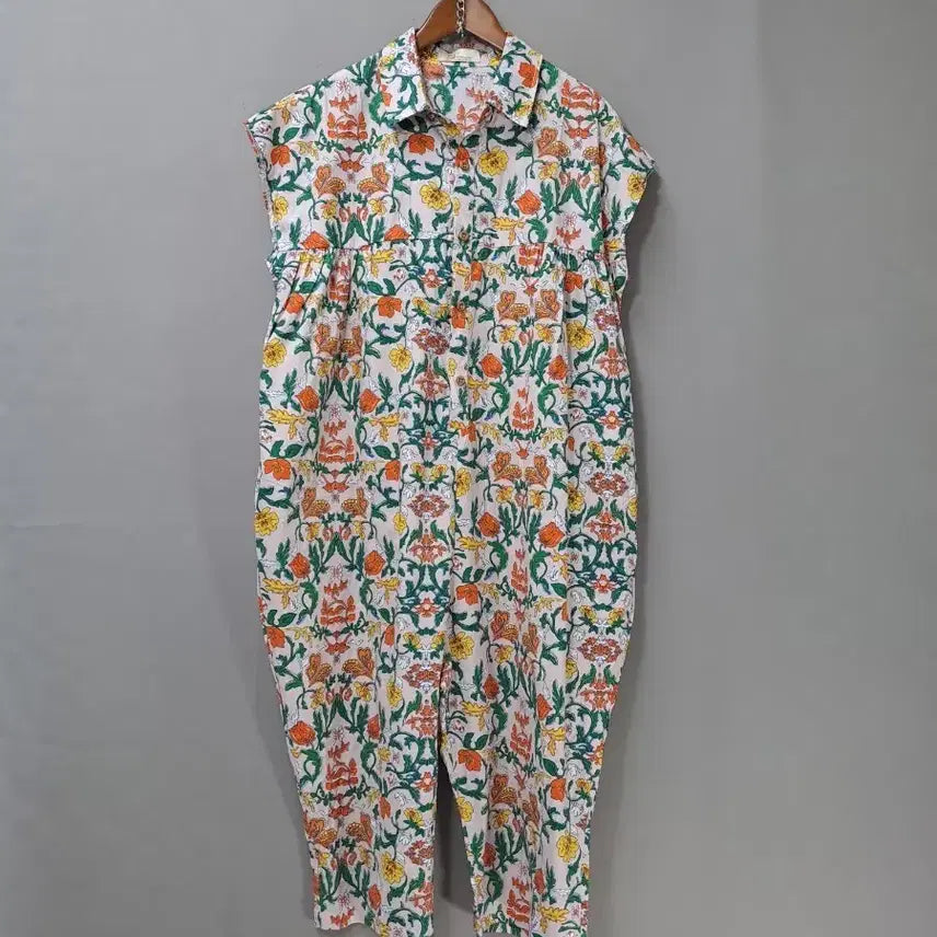 [BUNJANG] Floral Pattern Sleeveless 7-Part Pants Jumpsuit / 플로럴패턴 민소매 7부바지 점프수트