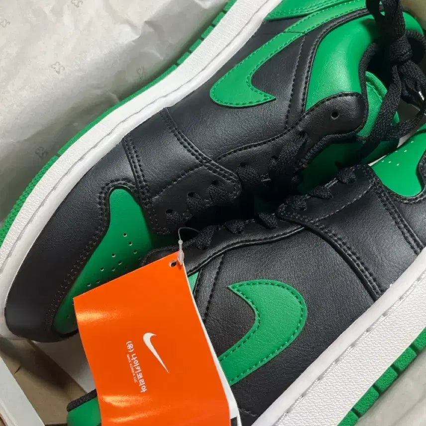 [BUNJANG] Nike Air Jordan 1 Low Black Lucky Green (Size 265) / [새상품] 265나이키 에어 조던 1 로우 블랙 럭키그린