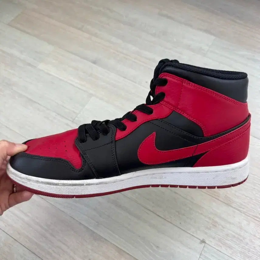 [BUNJANG] Air Jordan 1 Mid Bred Sneakers / 조던 1 미드 브레드