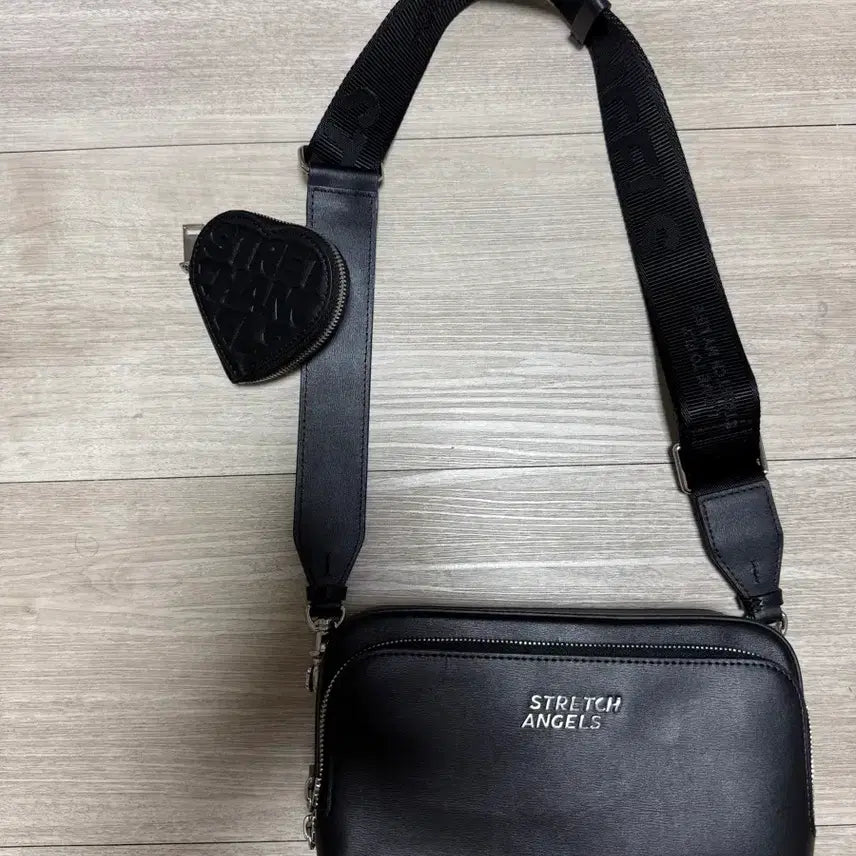 [BUNJANG] Stretch Angels Crossbody Bag Black / 스트레치엔젤스 크로스백 블랙