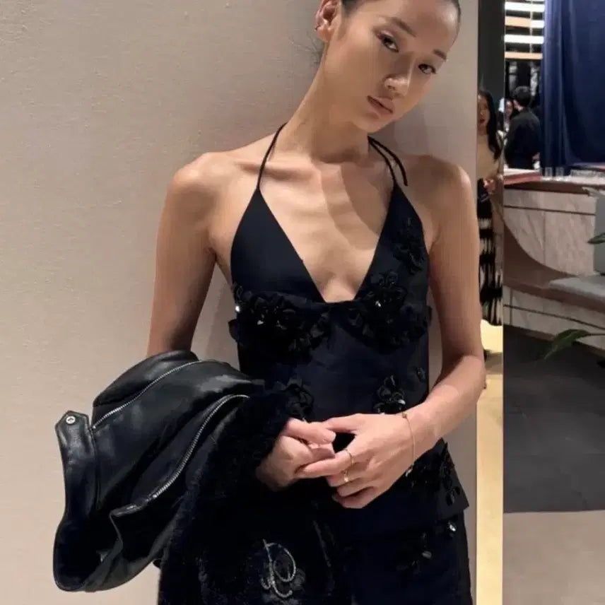 [BUNJANG] Shushutong Flower Camisole Top / 슈슈통 플라워 나시탑