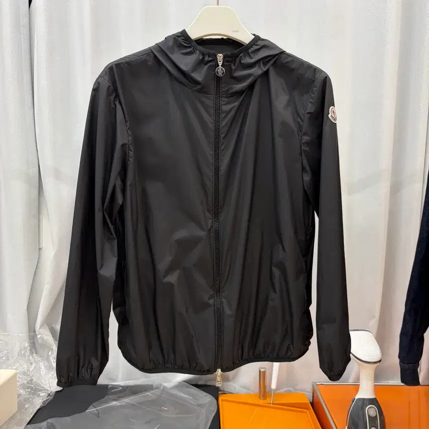 [BUNJANG] Moncler 24SS Wappen Patch Faggio Windbreaker / [정품] 24SS 몽클레어 와펜 패치 페지오 바람막이