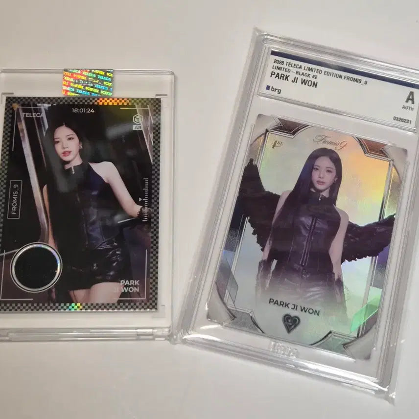 [BUNJANG] Fromis_9 Park Ji-won Signed Relic Card & Black Graded Card Bundle / 테레카 프로미스나인 박지원 실착 후디 렐릭 카드 + 블랙 등급카드 묶음