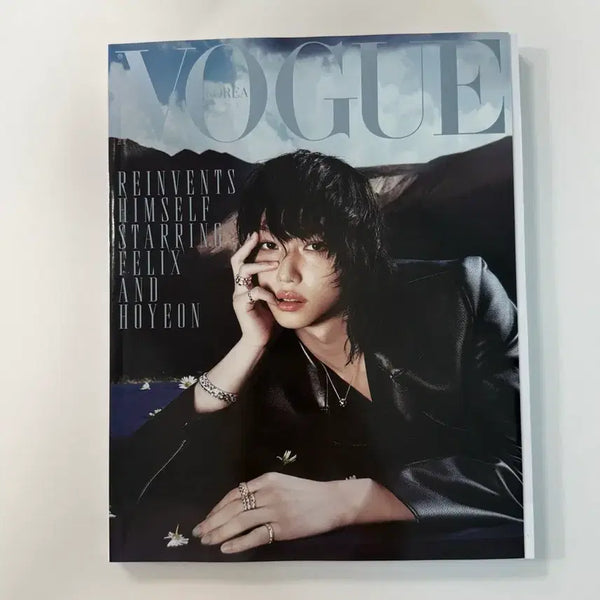 [BUNJANG] Stray Kids Felix Vogue Magazine December 2025 / 스트레이키즈 스키즈 필릭스 보그 잡지 12월 (2025)