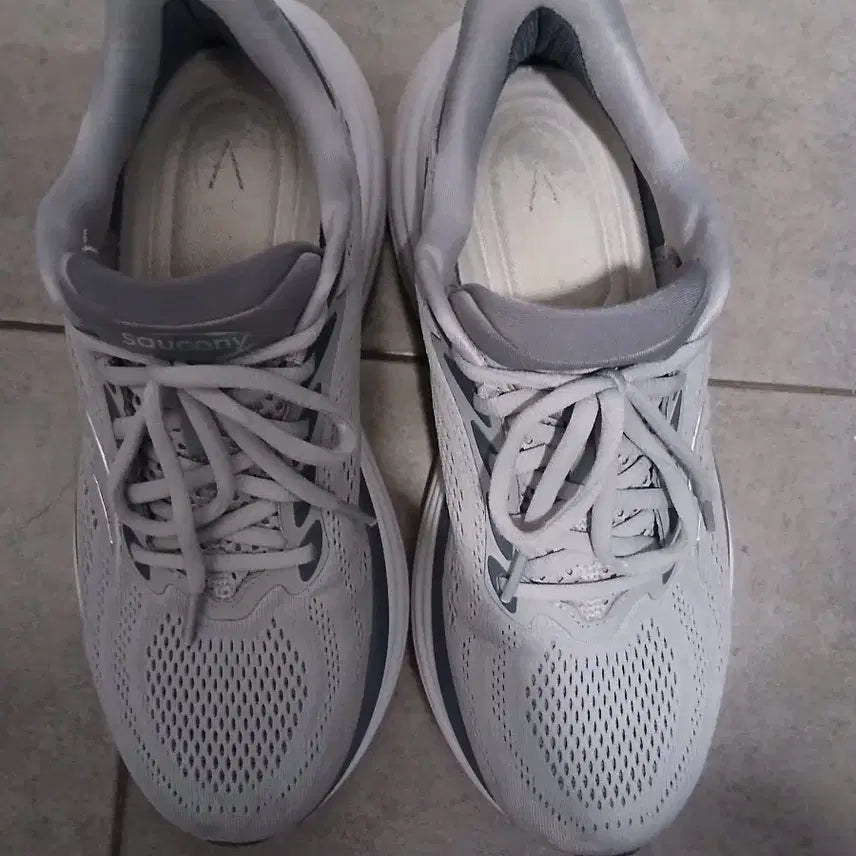 [BUNJANG] Saucony Triumph 24 Wide Running Shoes (Size 260) / 써코니 트라이엄프24 260 와이드