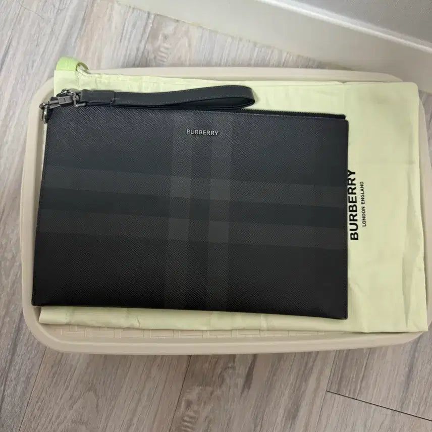 [BUNJANG] Burberry Check Pouch Black / 버버리 체크 파우치 블랙