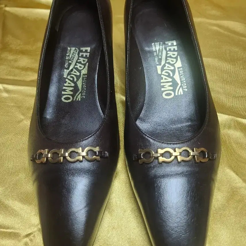 [BUNJANG] Ferragamo Women's Brown Gold Horsebit Leather Loafers / 정품:페라가모 구두 여성 갈색 금장 로퍼