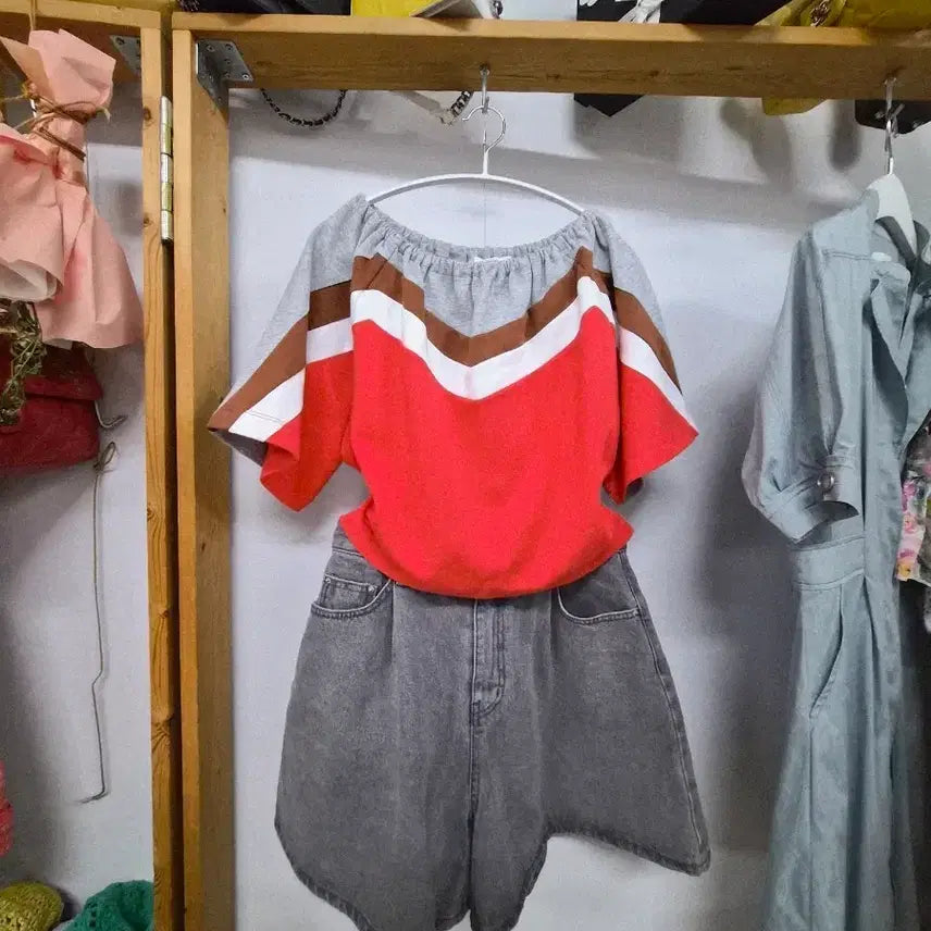 [BUNJANG] Juicy Judy Banding Neck Cute Tee & Luvy Room Flare Gray Jeans / 쥬시쥬디 밴딩넥 큐트티.플레어 그레이진