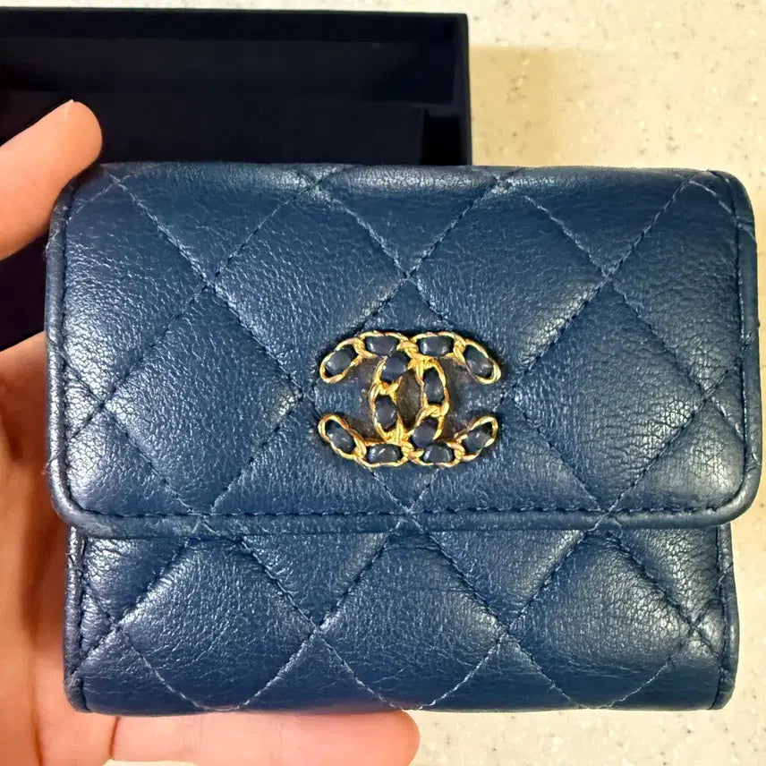 [BUNJANG] Chanel Classic Flap Wallet Navy Caviar GHW / 샤넬 클래식 플랩 지갑 네이비 캐비어 금장