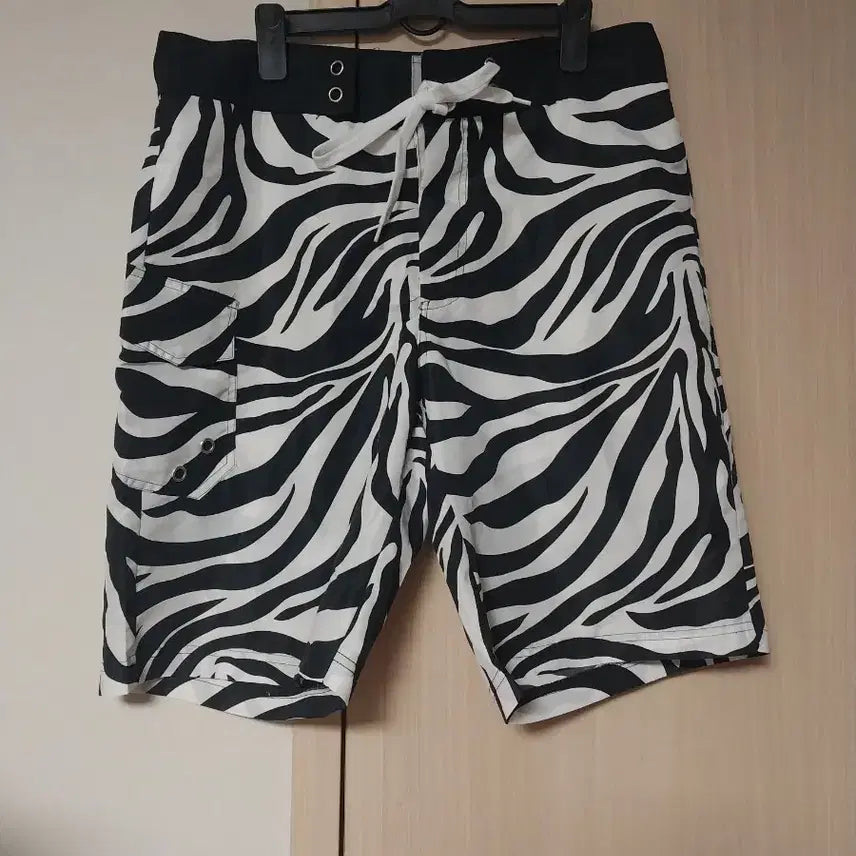 [BUNJANG] Zebra Print Swim Trunks for Men / 얼룩말 무늬 수영복 남성