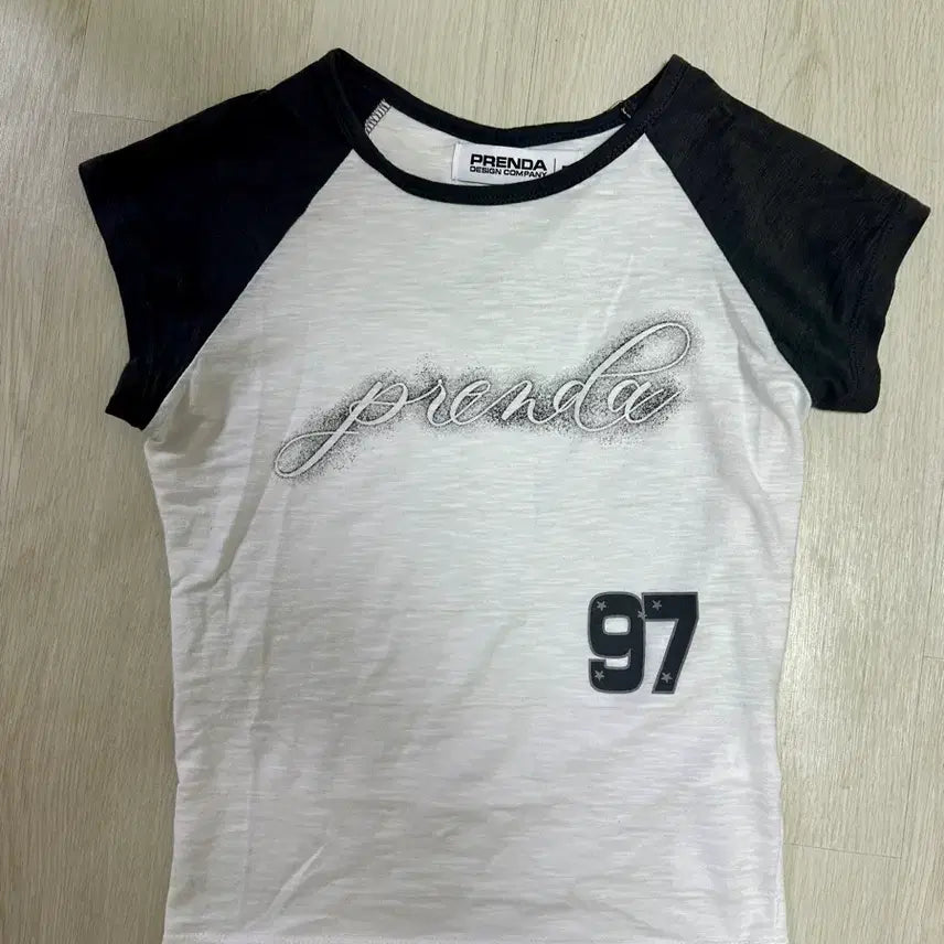 [BUNJANG] Frenda Design Company Raglan Short Sleeve T-Shirt / 프렌다 디자인 컴퍼니 래글런 반팔 티셔츠