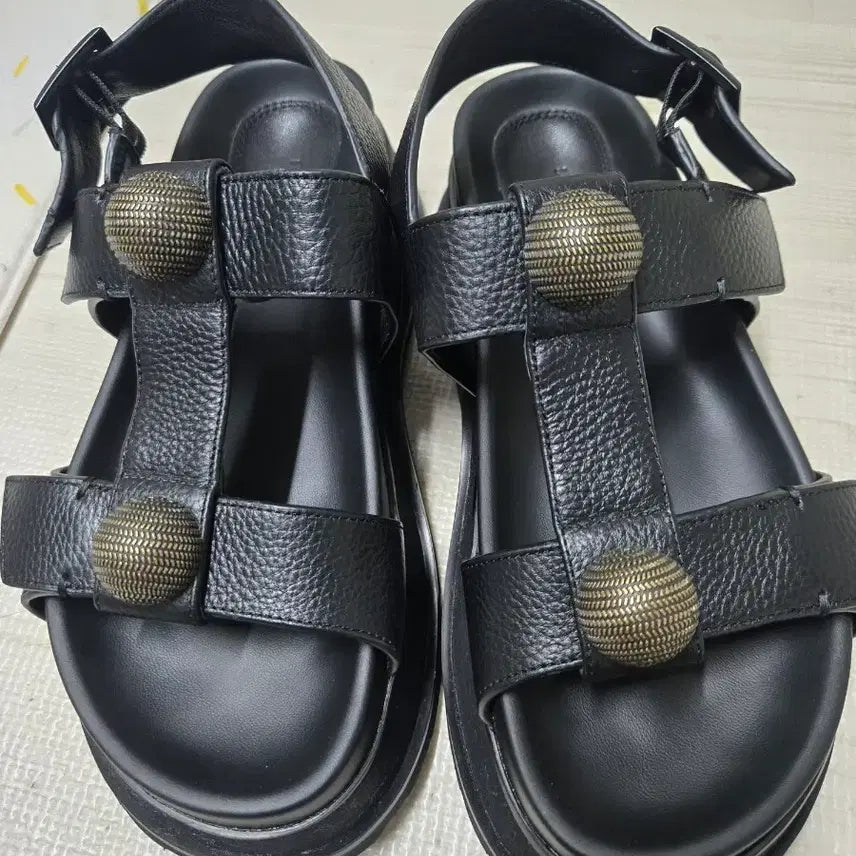 [BUNJANG] SUECOMMA BONNIE Black Metal Symbol Cross Sandals (Size 37/240mm) / 슈콤마보니샌들,슈콤마보니,슈콤마보니 블랙 메탈샌들,슈콤마보니신발