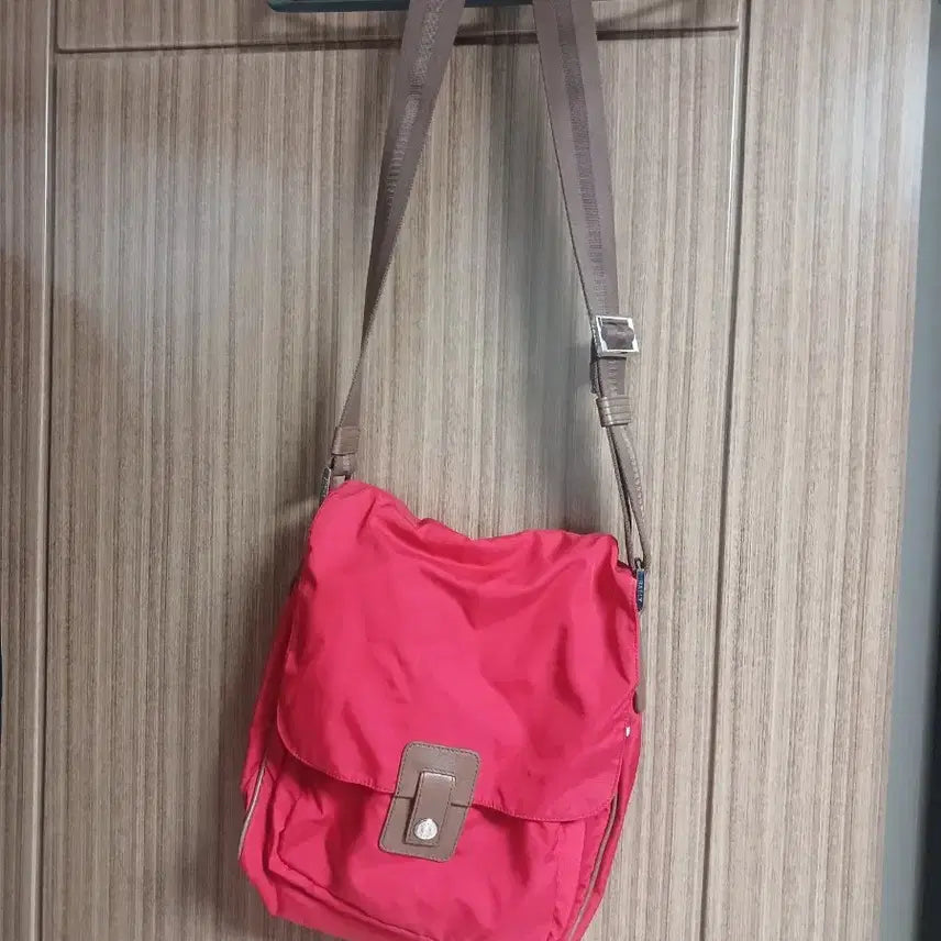 [BUNJANG] Bally Red Nylon Messenger Bag / 발리 레드 나일론 메신저백