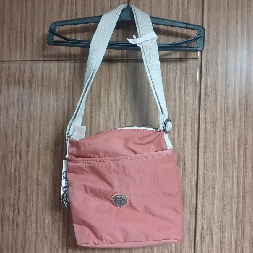[BUNJANG] Kipling Apricot Nylon Messenger Bag / (새제품)키플링 살구색 나일론 메신저백