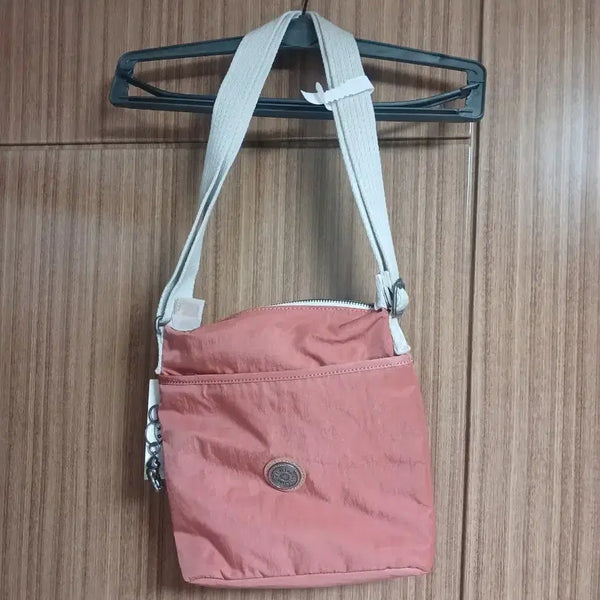 [BUNJANG] Kipling Apricot Nylon Messenger Bag / (새제품)키플링 살구색 나일론 메신저백