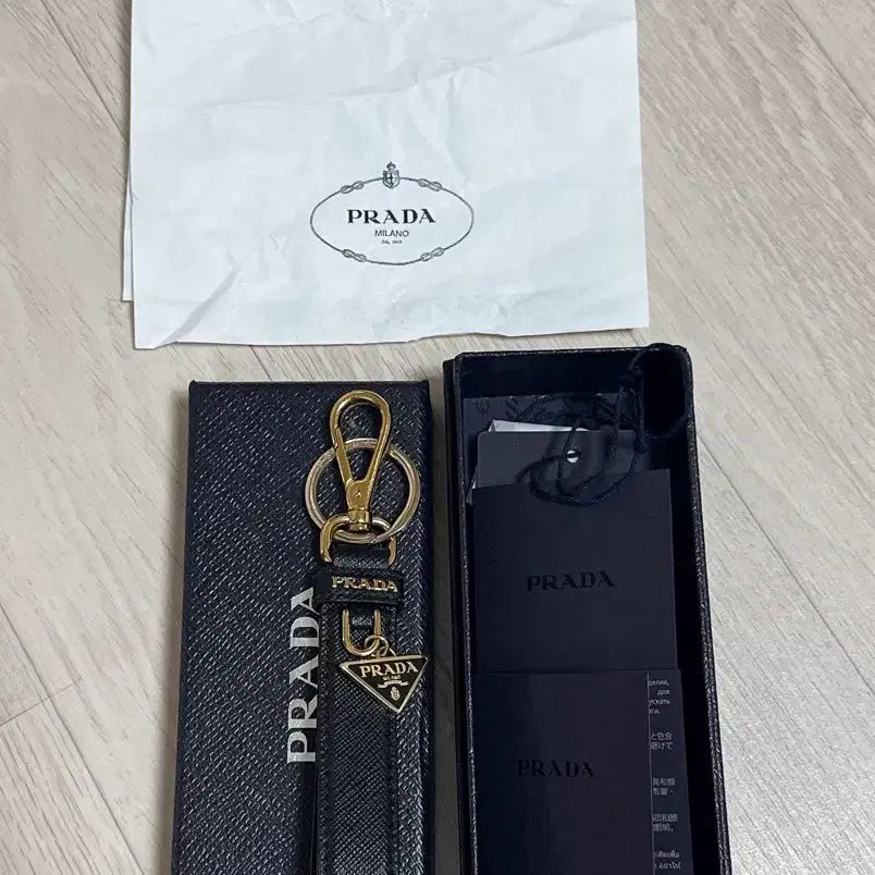 [BUNJANG] Prada Saffiano Leather Keyring Black / 프라다 사피아노 블랙 키링
