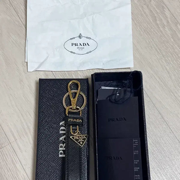 [BUNJANG] Prada Saffiano Leather Keyring Black / 프라다 사피아노 블랙 키링