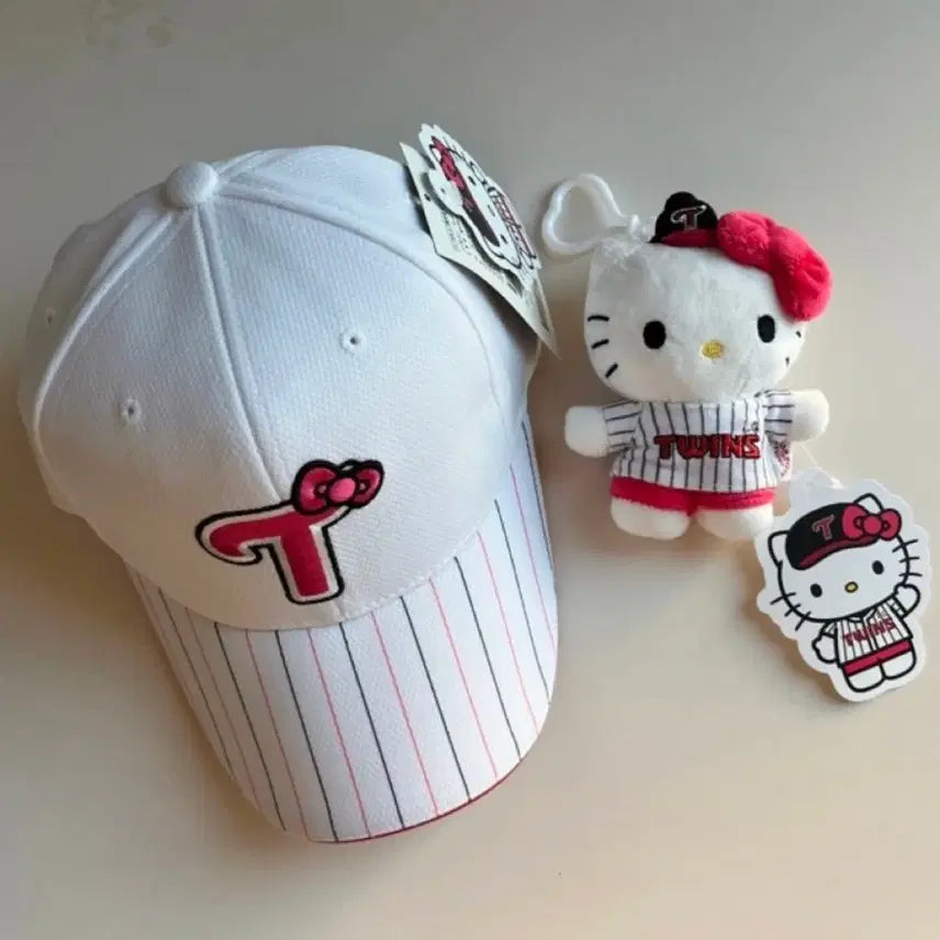 [BUNJANG] LG Twins x Hello Kitty Collaboration Baseball Cap / LG트윈스 X 헬로키티 콜라보 야구모자 볼캡