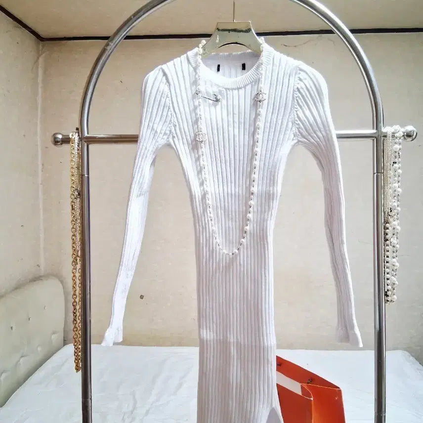 [BUNJANG] White Midi Knit Dress with Side Slit / 화이트 미디옆트임니트 원피스.