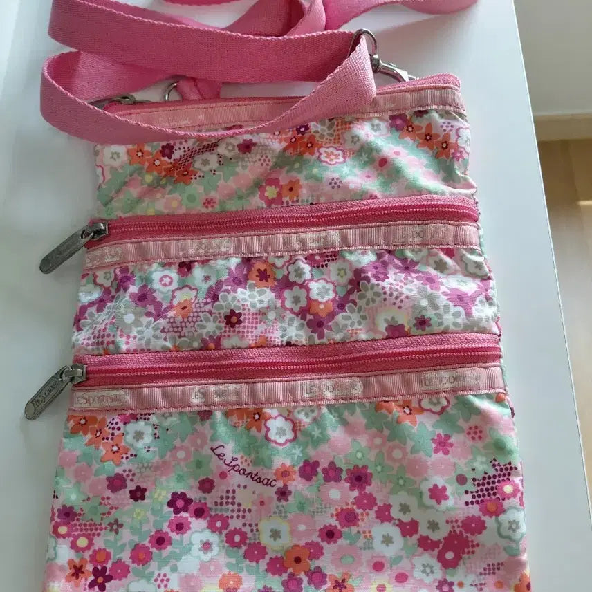 [BUNJANG] LeSportsac Flower Pattern Crossbody Bag / 레스포삭스 플라워 패턴 크로스백