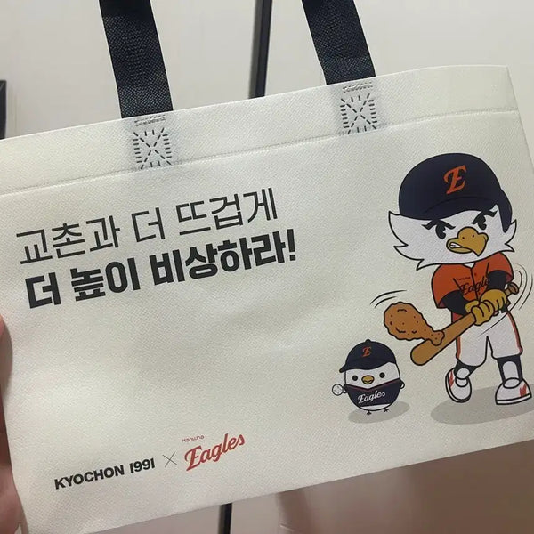 [BUNJANG] Kyochon Chicken x Eagles Collaboration Eco Bag / 교촌치킨 X 이글스 콜라보 에코백