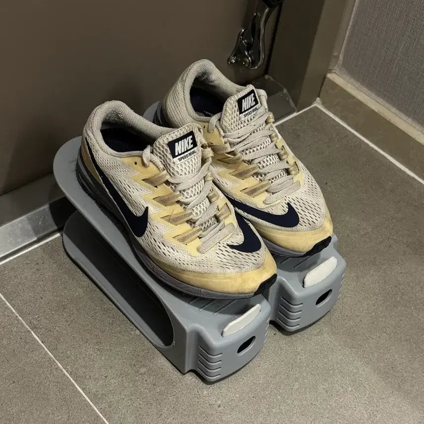 [BUNJANG] Nike Sneakers White/Navy Size 230 / 나이키 운동화 230