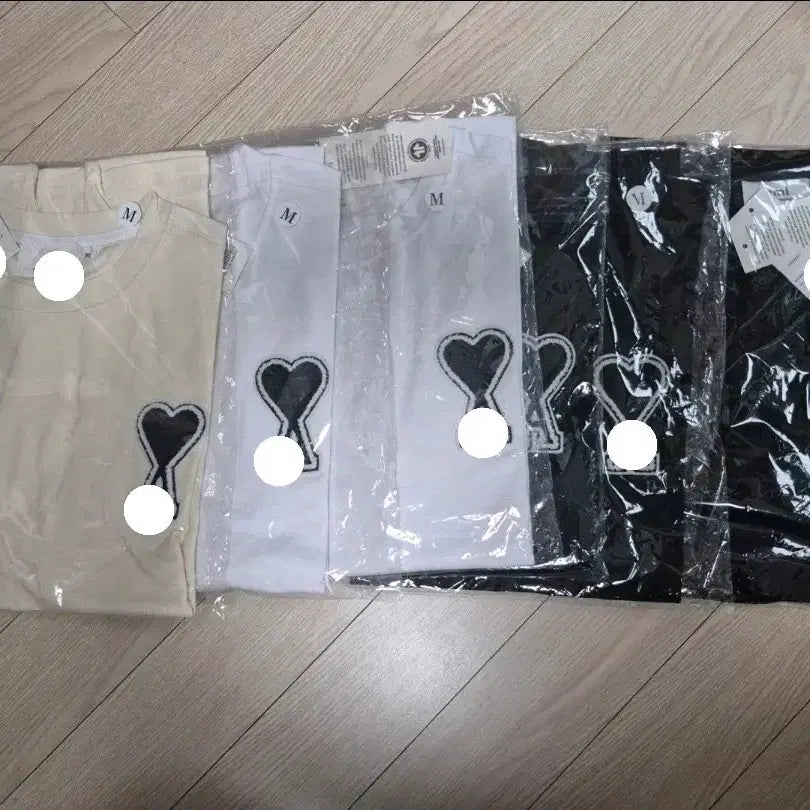 [BUNJANG] AMI Heart Big Logo Short Sleeve T-shirt (Black/White/Beige) / 새상품)아미 햐트 빅로고 반팔티 (블랙/화이트/베이지)