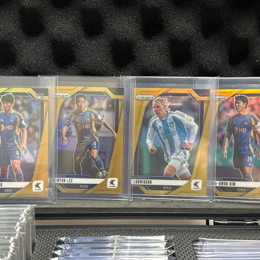 [BUNJANG] 2025 K League Prism Gold Signed Cards - Seo Myung-gwan, Lee Jin-hyun, Rubison, Kim Young-gwon / 2025 k리그 프리즘 골드 (서명관 이진현 루빅손 김영권) 판매