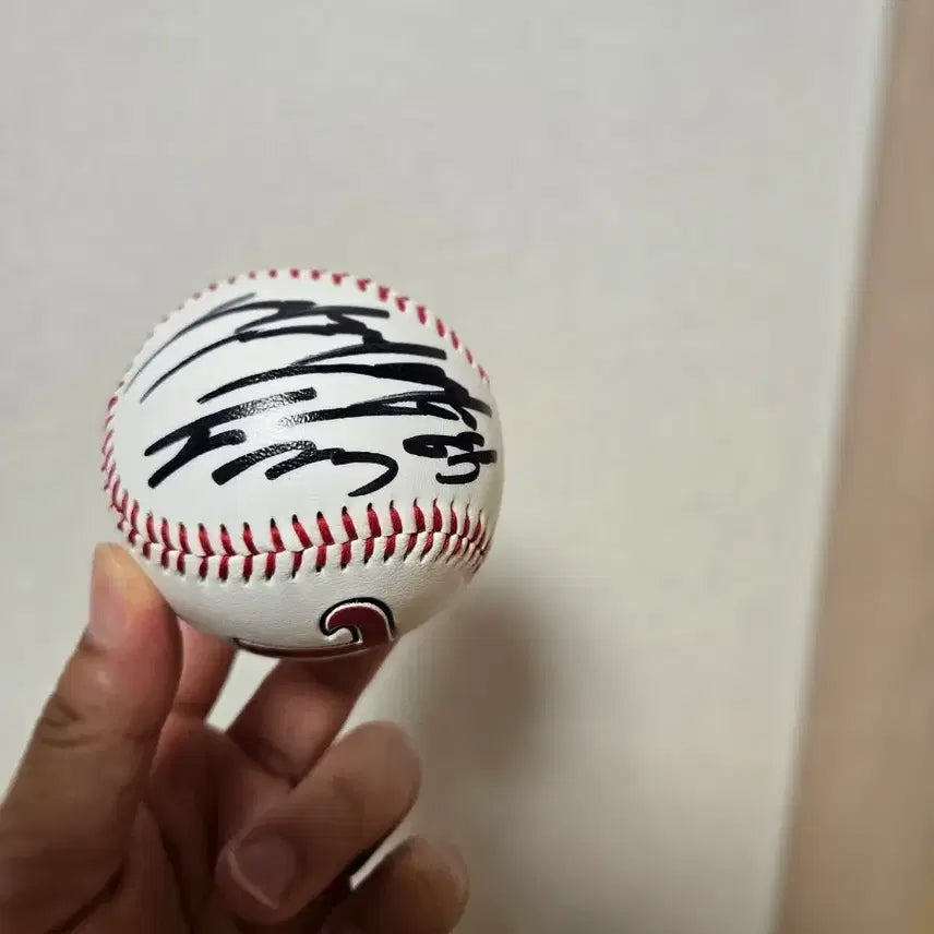 [BUNJANG] LG Twins Manager Yeom Gyeong-yeop Autographed Logo Baseball / 엘지트윈스 염경엽감독님 친필싸인 로고볼 팝니다