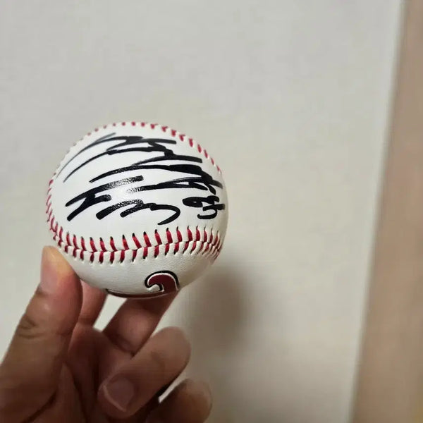 [BUNJANG] LG Twins Manager Yeom Gyeong-yeop Autographed Logo Baseball / 엘지트윈스 염경엽감독님 친필싸인 로고볼 팝니다