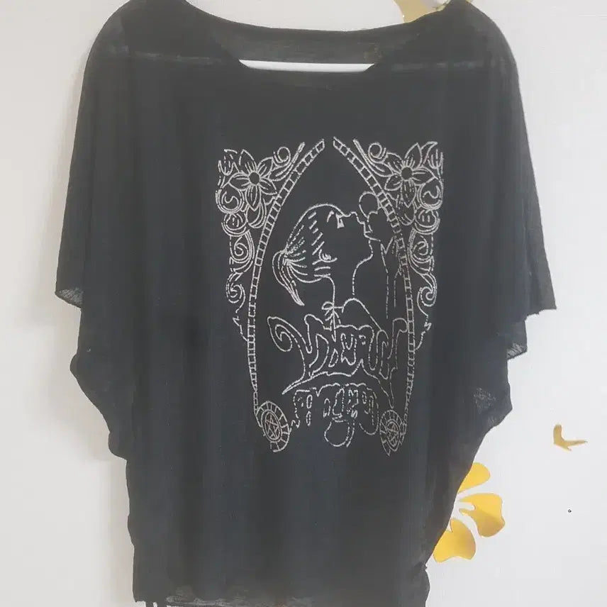 [BUNJANG] Black Printing Batwing Sleeve T-Shirt / 블랙 프린팅 시스룾가오리핏(66)