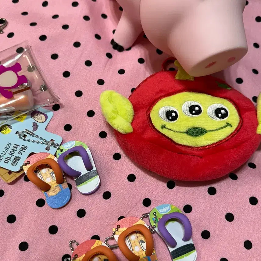 [BUNJANG] Daiso Toy Story Miniature Shoe Keychain (Woody, Buzz) / 다이소 토이스토리 미니어처 신발 키링 (우디, 버즈)