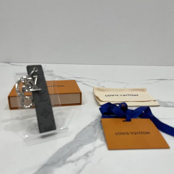 [BUNJANG] Louis Vuitton Shadow Keyring Grey / {새상품급} 루이비통 쉐도우 키링 그레이