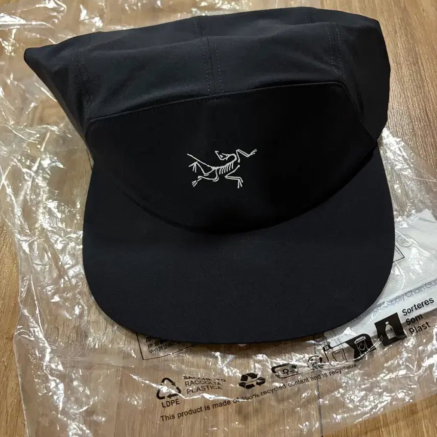 [BUNJANG] Arc'teryx Logo Baseball Cap Black / (새상품)아크테릭스 로고 볼캡 블랙