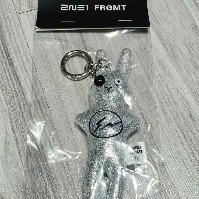 [BUNJANG] 2NE1 Fragment Collaboration Rabbit Keychain / 2NE1 프라그먼트 콜라보 키링