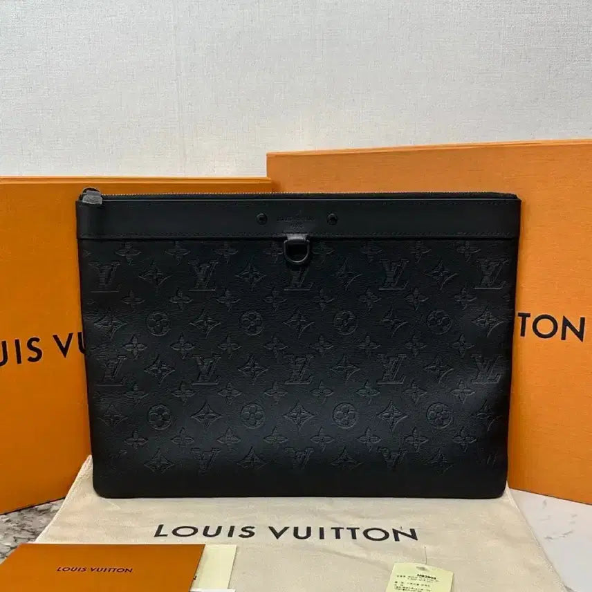 [BUNJANG] Louis Vuitton Shadow Clutch / 루이비통 쉐도우 클러치