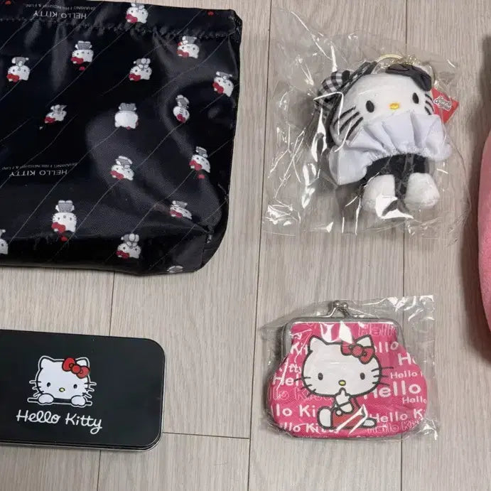 [BUNJANG] Hello Kitty Pouch Set / 헬로키티 파우치 세트 일괄 새상품