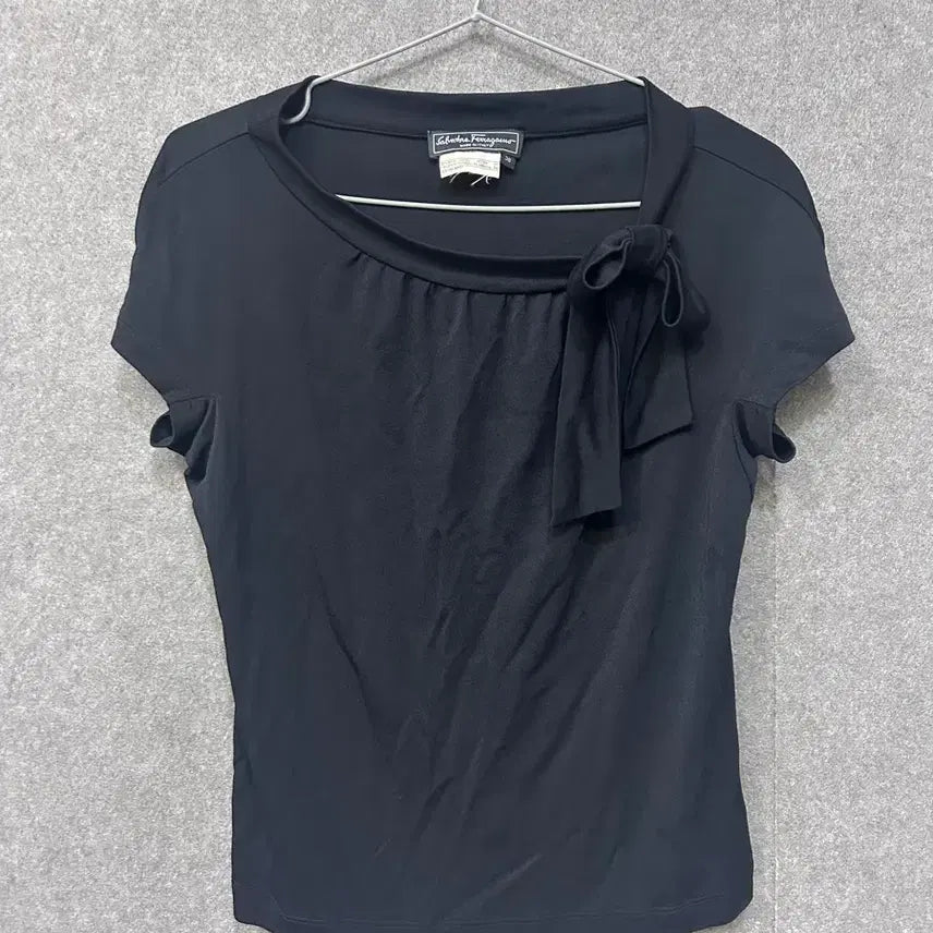 [BUNJANG] Salvatore Ferragamo Black Ribbon Detail Blouse / 페라가모 블라우스 38