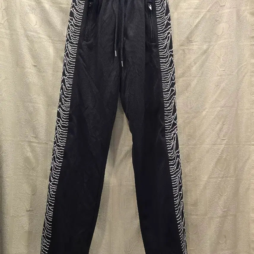 [BUNJANG] MPQ Kaiizu Joy Division Track Pants Size 1 / 거의새거) MPQ 조이디비전 트랙팬츠 트레이닝 팬츠 1사이즈