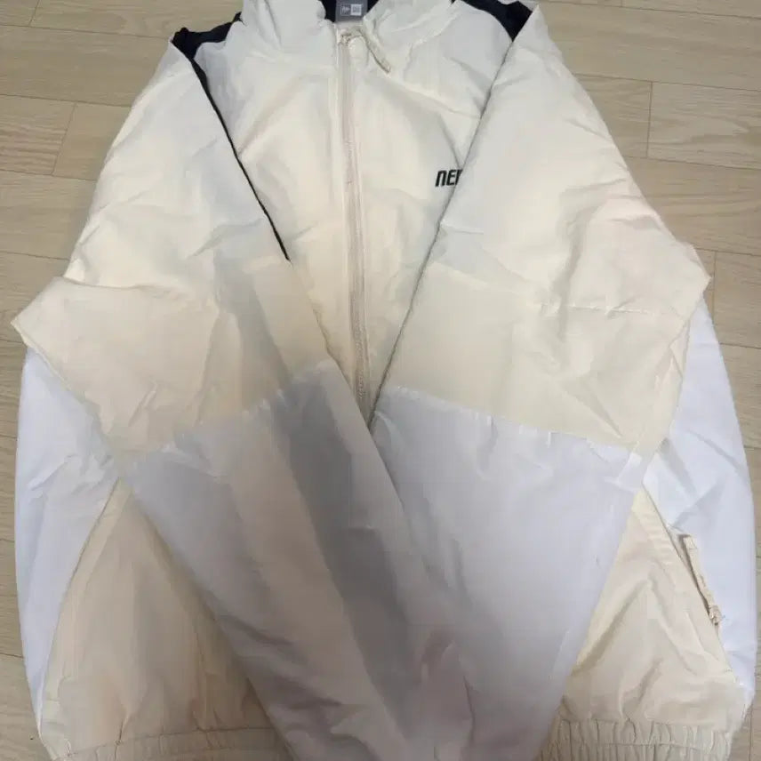 [BUNJANG] New Era Windbreaker Jacket / 뉴에라 바람막이