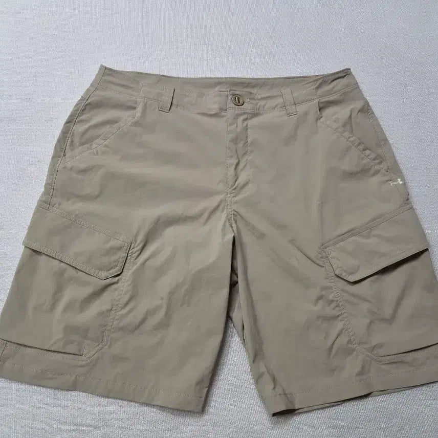 [BUNJANG] Under Armour Cargo Shorts Beige Waist 36 / 언더아머 카고 반바지 베이지 허리36