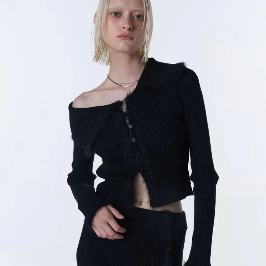 [BUNJANG] Ordinary Holiday Trimming Off-Shoulder Cardigan / 오디너리홀리데이 트리밍 오프숄더 가디건