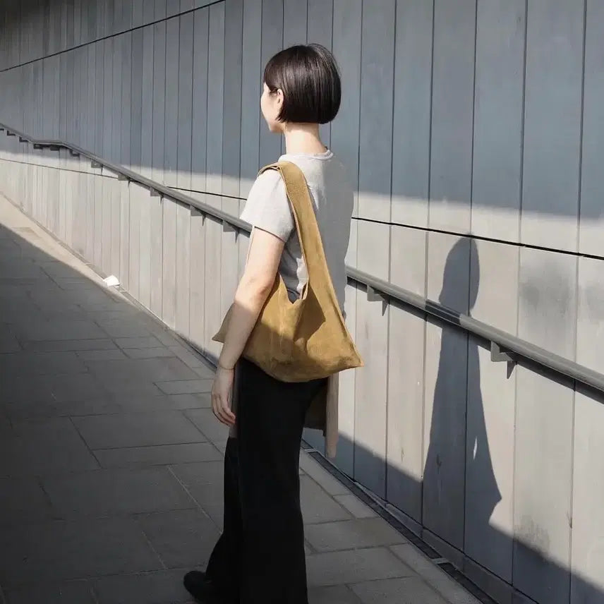 [BUNJANG] Zisoo Suede Large Shoulder Bag / 지수 숄더백 스웨이드
